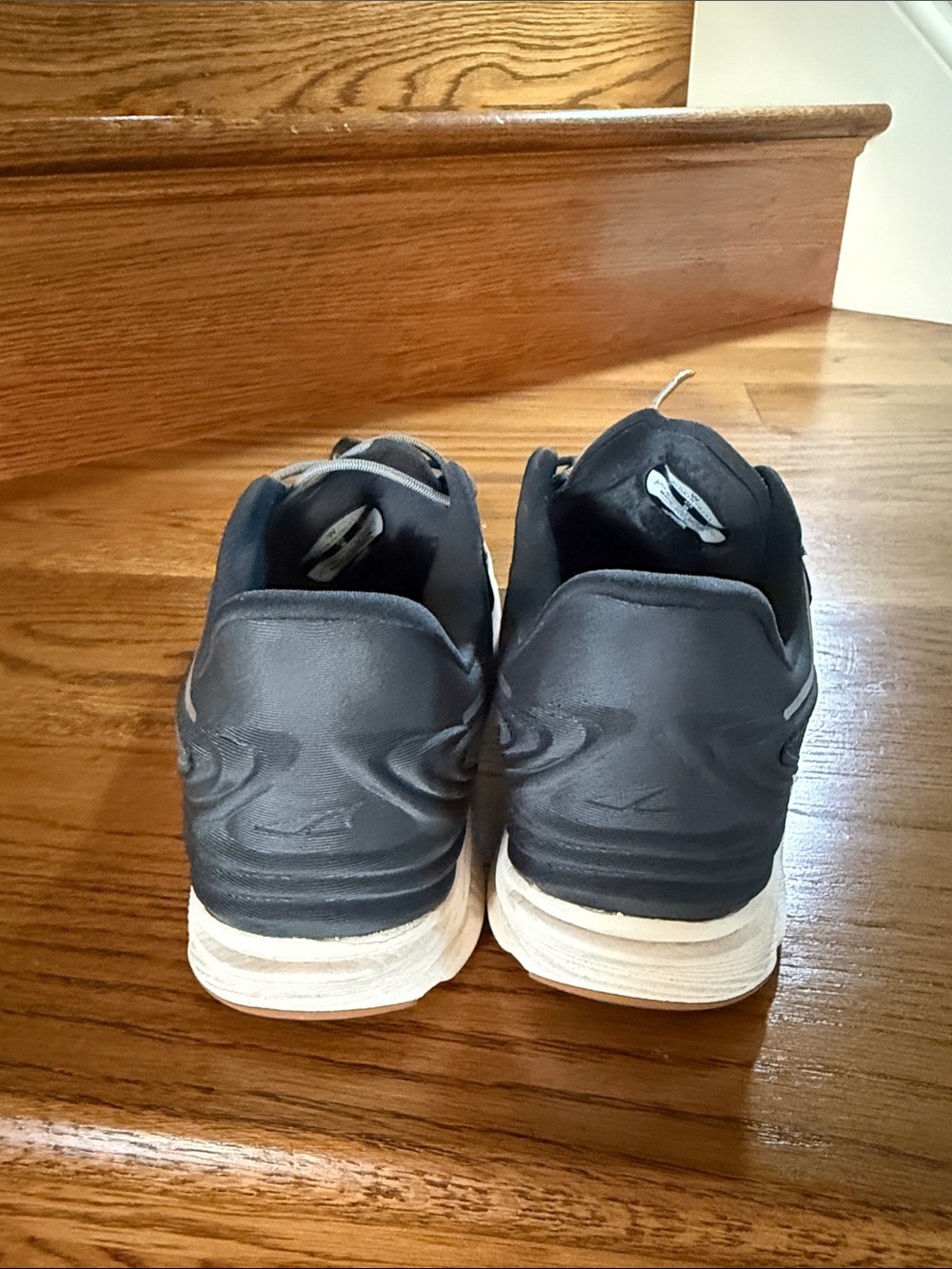 Altra Women’s  Dark Gray Athletic Shoes with Light Blue Accents - Picture 5 of 5